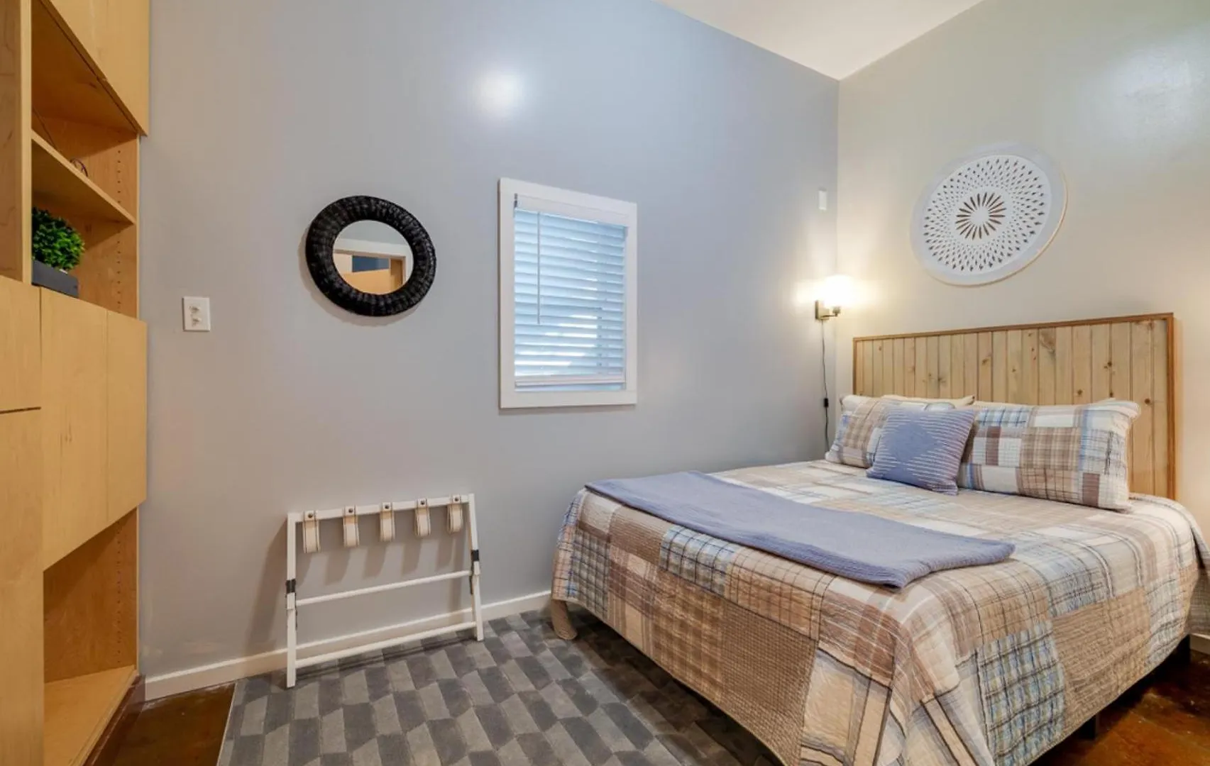 Holiday home ☆Historic Living•2 Separate Spaces•Downtown•Walk To Forsyth Park•Private Patio/Porch☆ Savannah