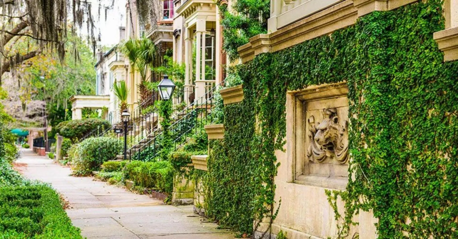 Holiday home ☆Historic Living•2 Separate Spaces•Downtown•Walk To Forsyth Park•Private Patio/Porch☆ Savannah United States