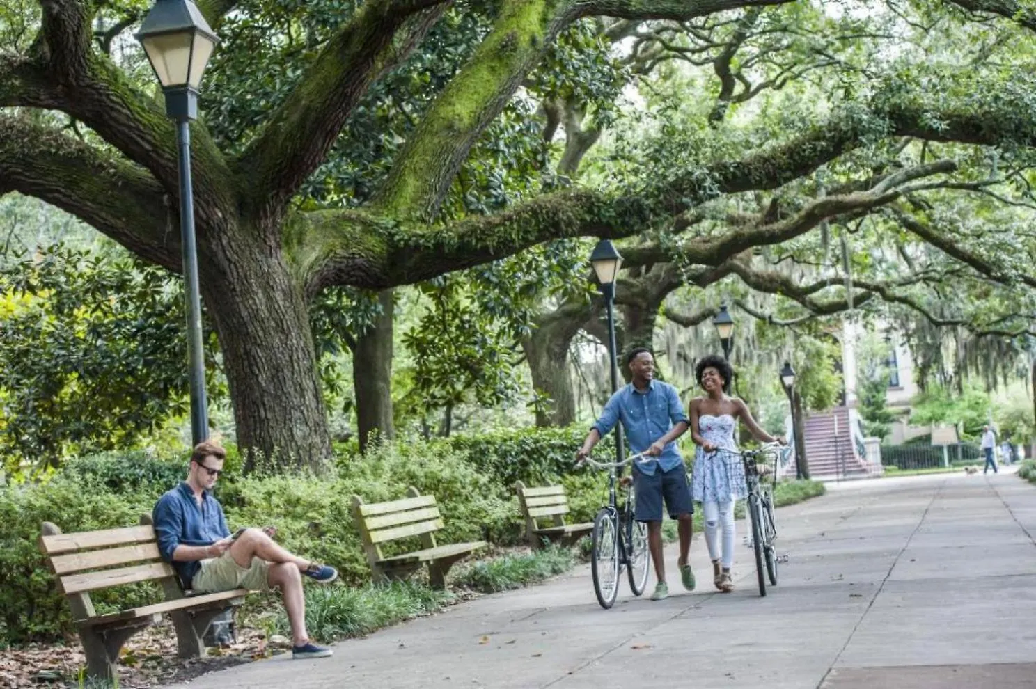 Holiday home ☆Historic Living•2 Separate Spaces•Downtown•Walk To Forsyth Park•Private Patio/Porch☆ Savannah