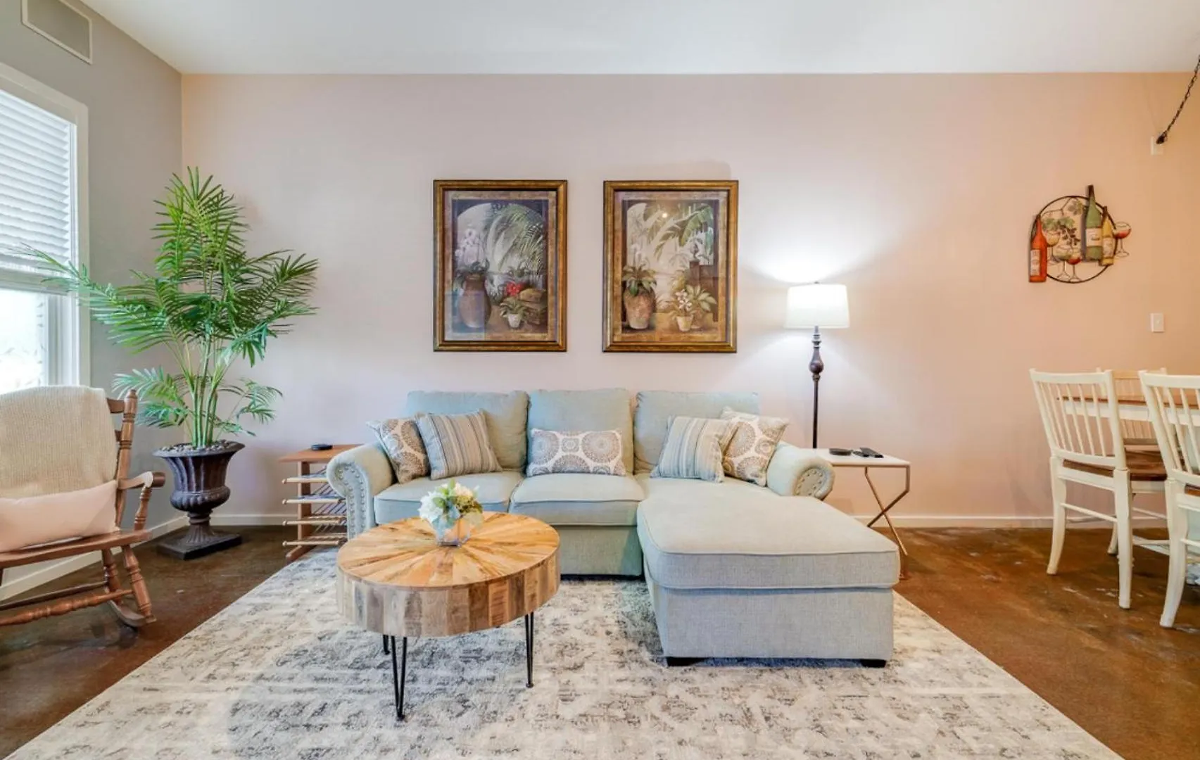 Holiday home ☆Historic Living•2 Separate Spaces•Downtown•Walk To Forsyth Park•Private Patio/Porch☆ Savannah
