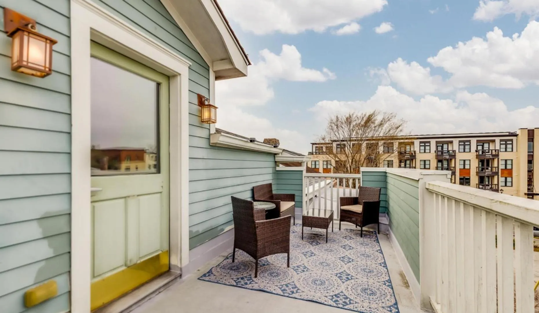 ☆Historic Living•2 Separate Spaces•Downtown•Walk To Forsyth Park•Private Patio/Porch☆ Savannah United States