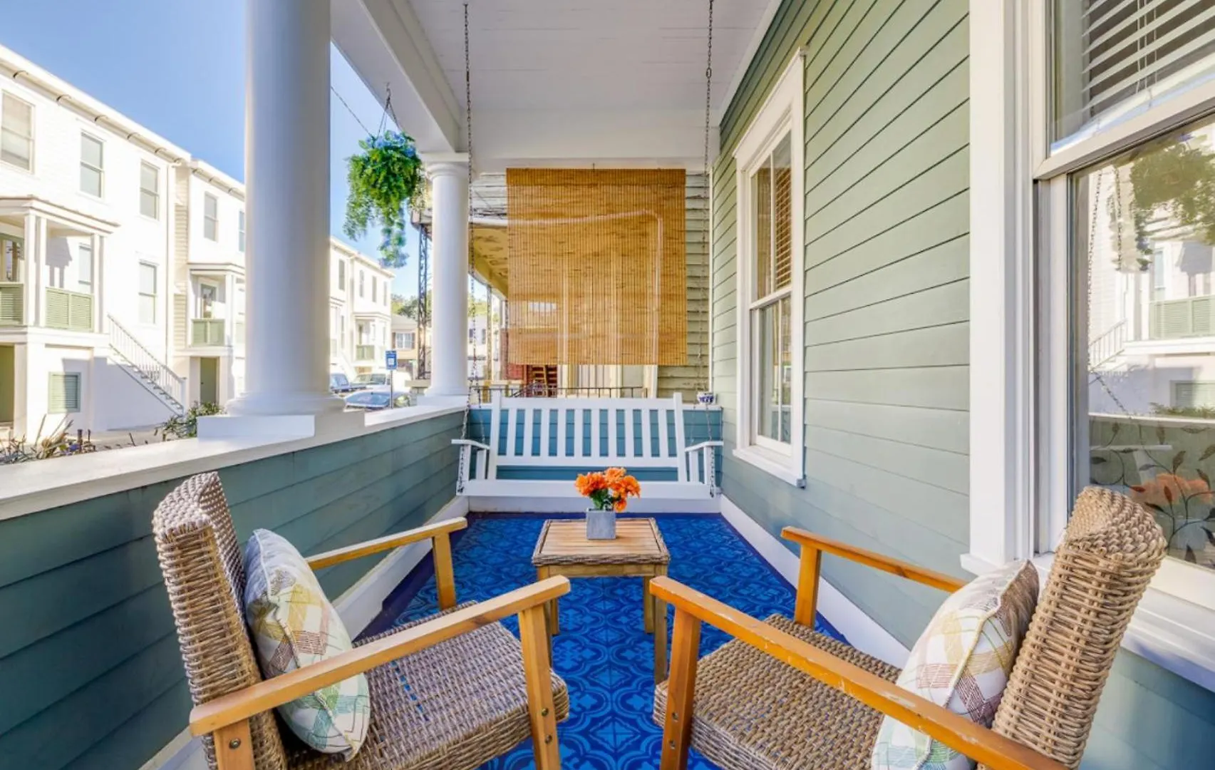 Holiday home ☆Historic Living•2 Separate Spaces•Downtown•Walk To Forsyth Park•Private Patio/Porch☆ Savannah United States
