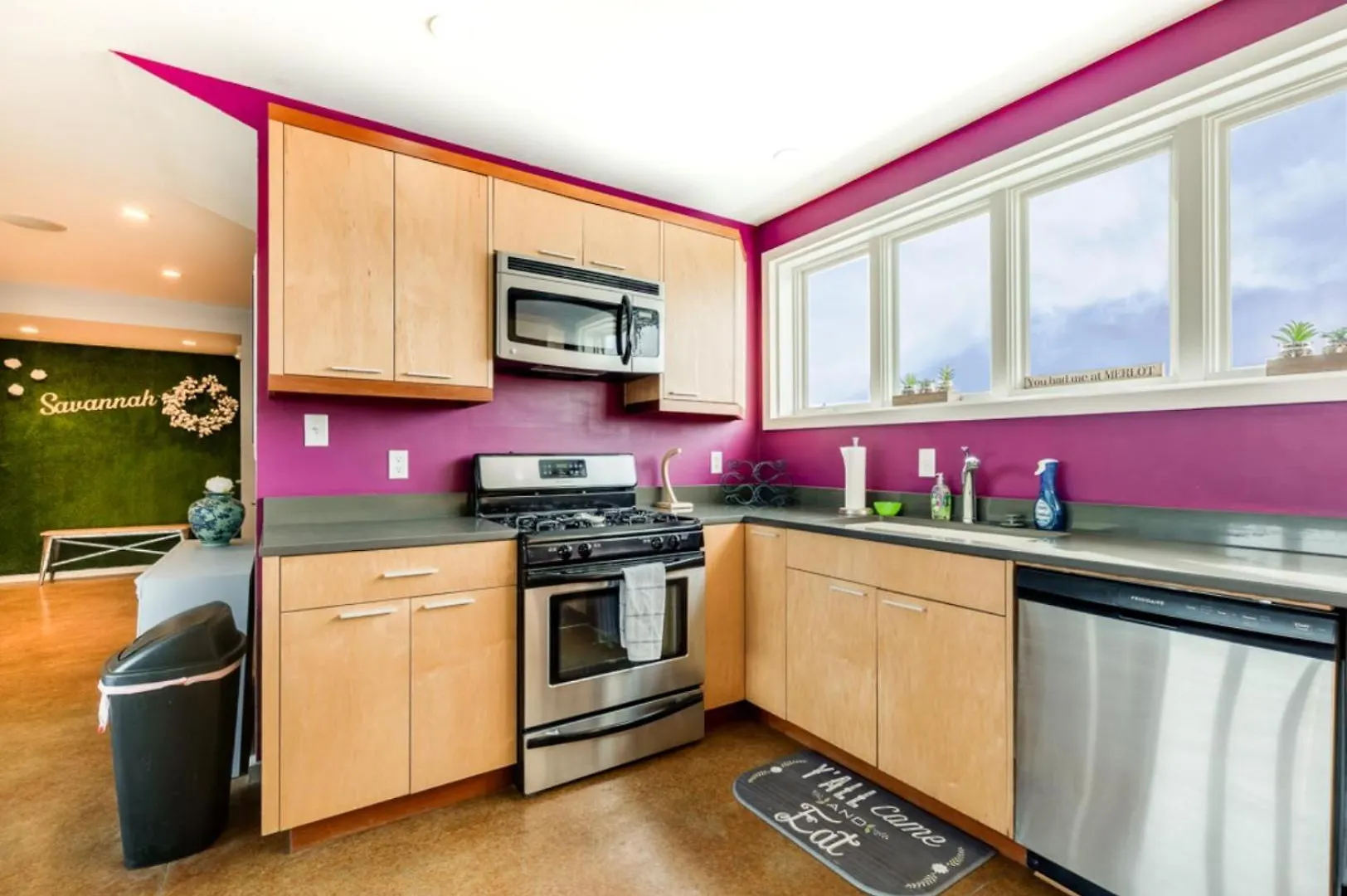 Holiday home ☆Historic Living•2 Separate Spaces•Downtown•Walk To Forsyth Park•Private Patio/Porch☆ Savannah