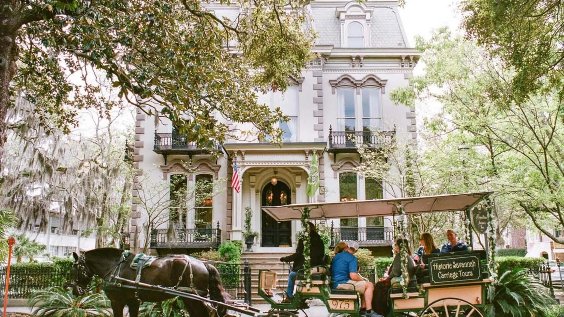 ☆Historic Living•2 Separate Spaces•Downtown•Walk To Forsyth Park•Private Patio/Porch☆ Savannah United States